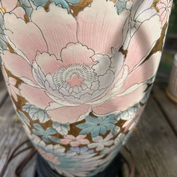 Hand painted floral on gold Asian cloisonne style chinoiserie lamp - Picture 2 of 16